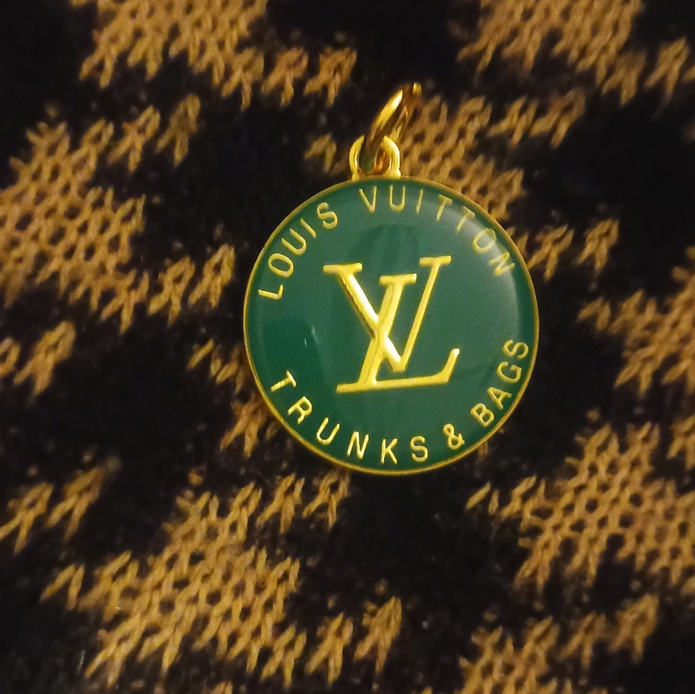 Louis Vuitton Zipper Charm - Picture 6 of 15
